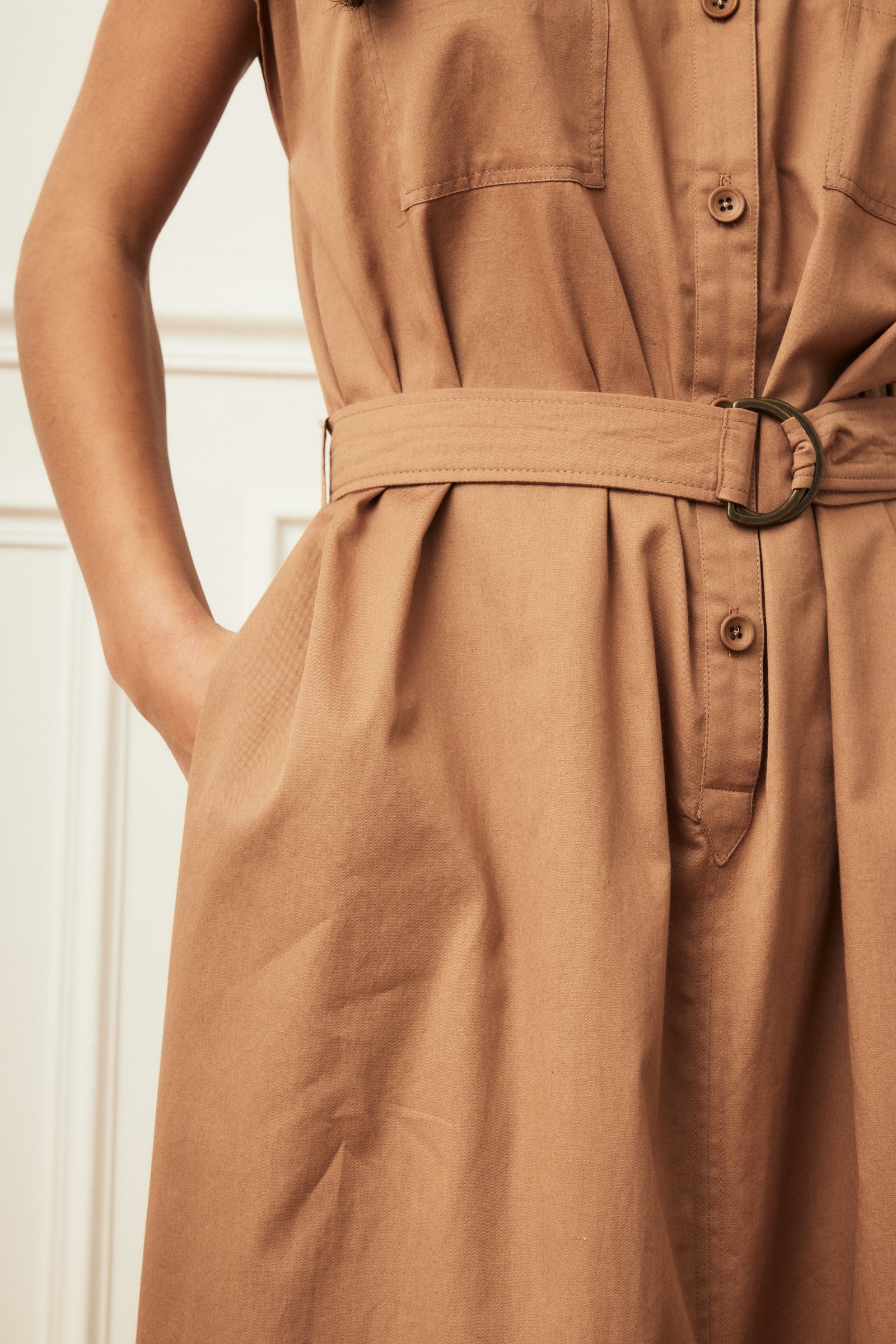 La Petite Française - Robe Réaliste